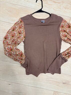 Brown Knit Top with Printed Puff Sleeves